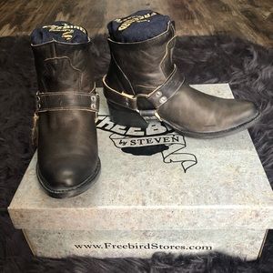 NEW Freebird by Steve Santiago Boots with box